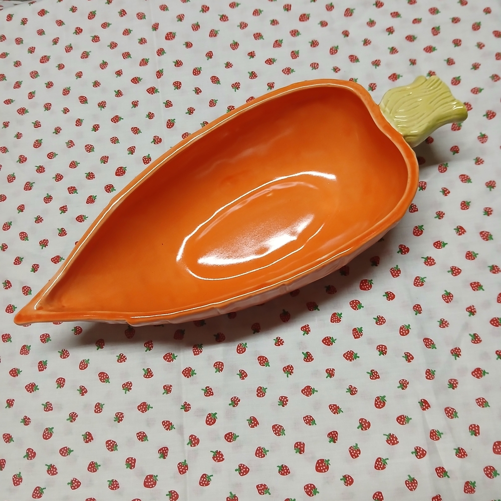 Carrot-Shaped Dish
